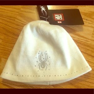 White SPYDER Toboggan with diamonds accents.